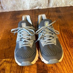 On Cloud Helion sneakers